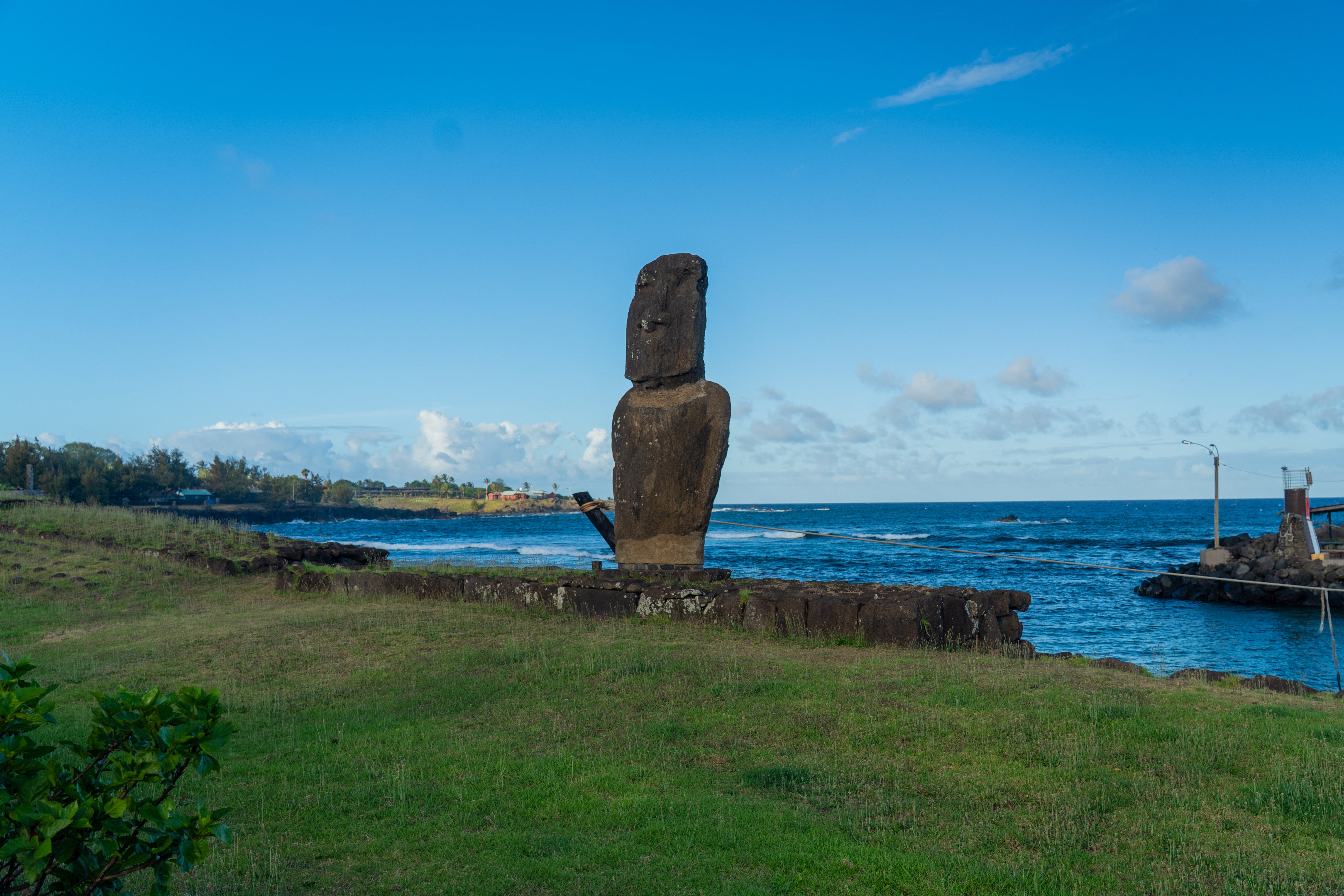 Easter Island is more than 4,000 miles away from Hawaii