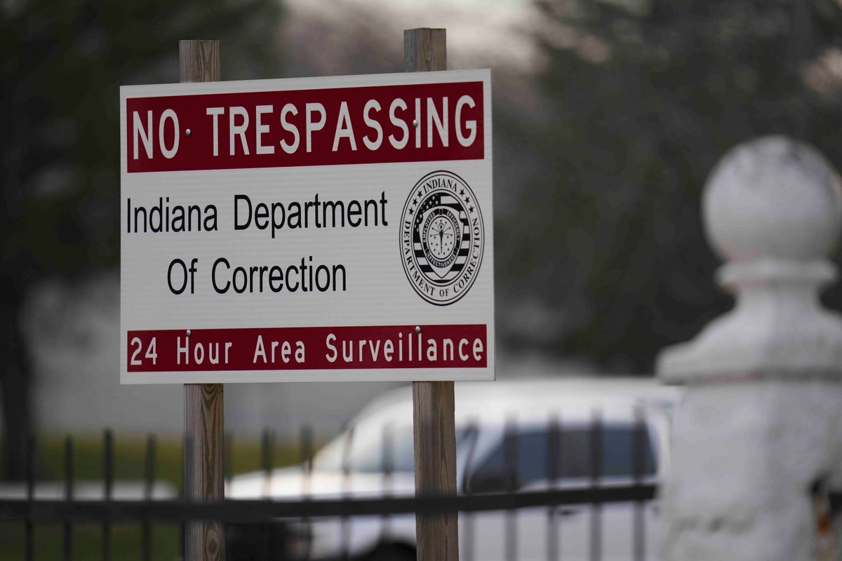 Indiana governor is urged to let death sentence proceed against man who killed 2 kids in fire