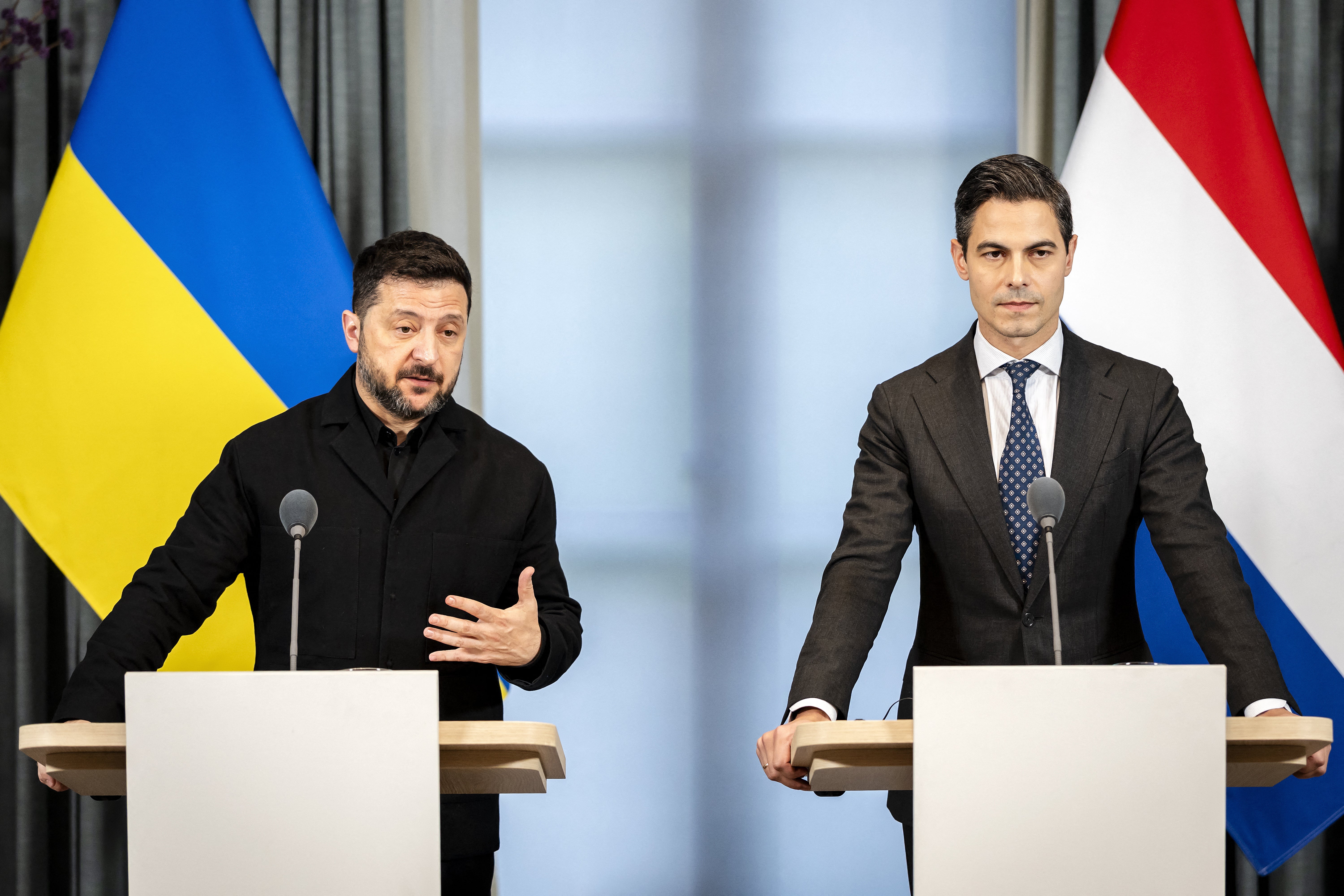Netherlands' Prime Minister Rob Jetten (R) and Ukraine's President Volodymyr Zelensky attend a press briefing at the Catshuis following a bilateral meeting in the Hague