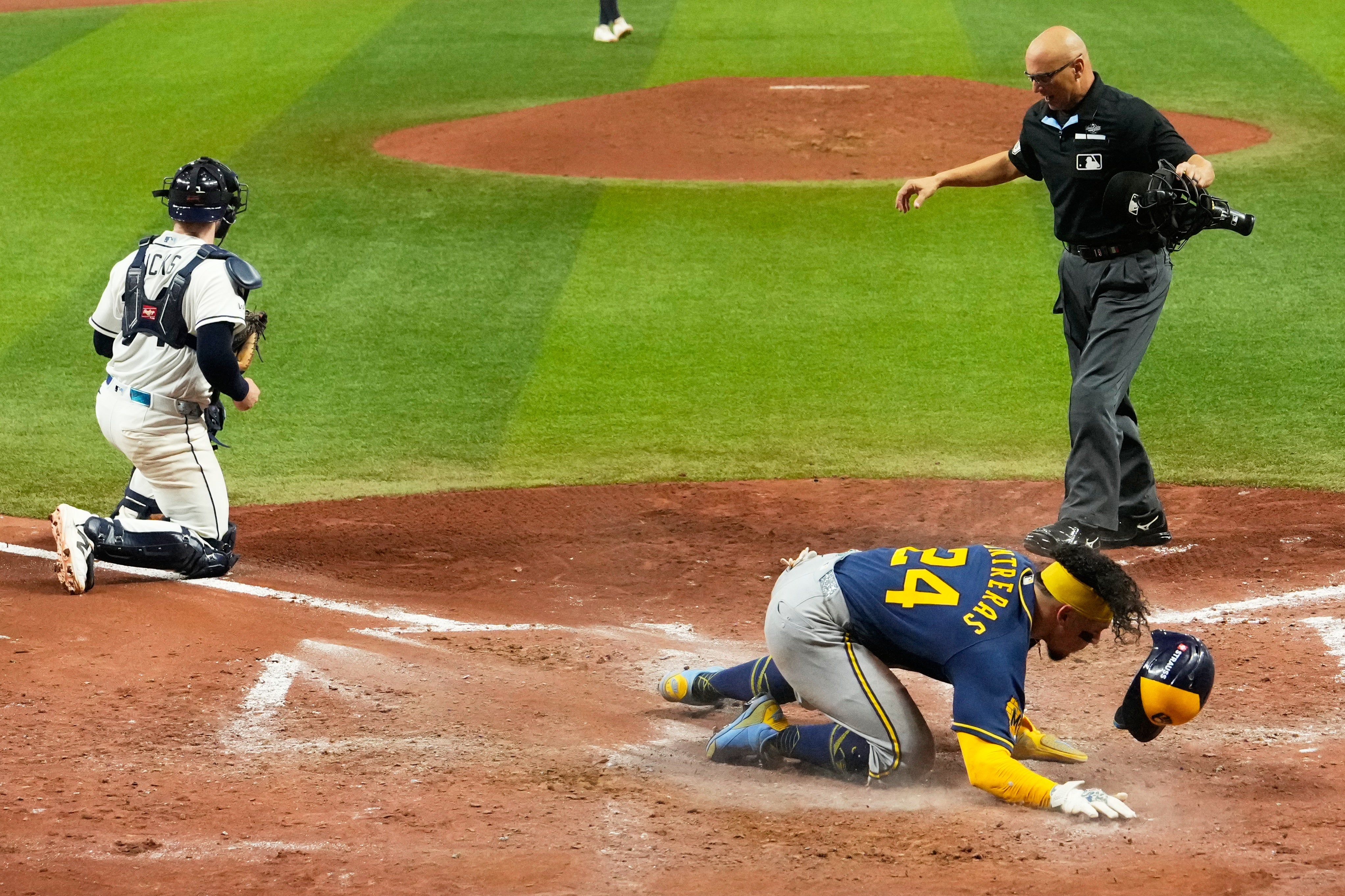 independent.co.uk - Rob Maaddi - Brewers beat the Rays 4-1 in Game 5 to win the first World Series title in franchise history