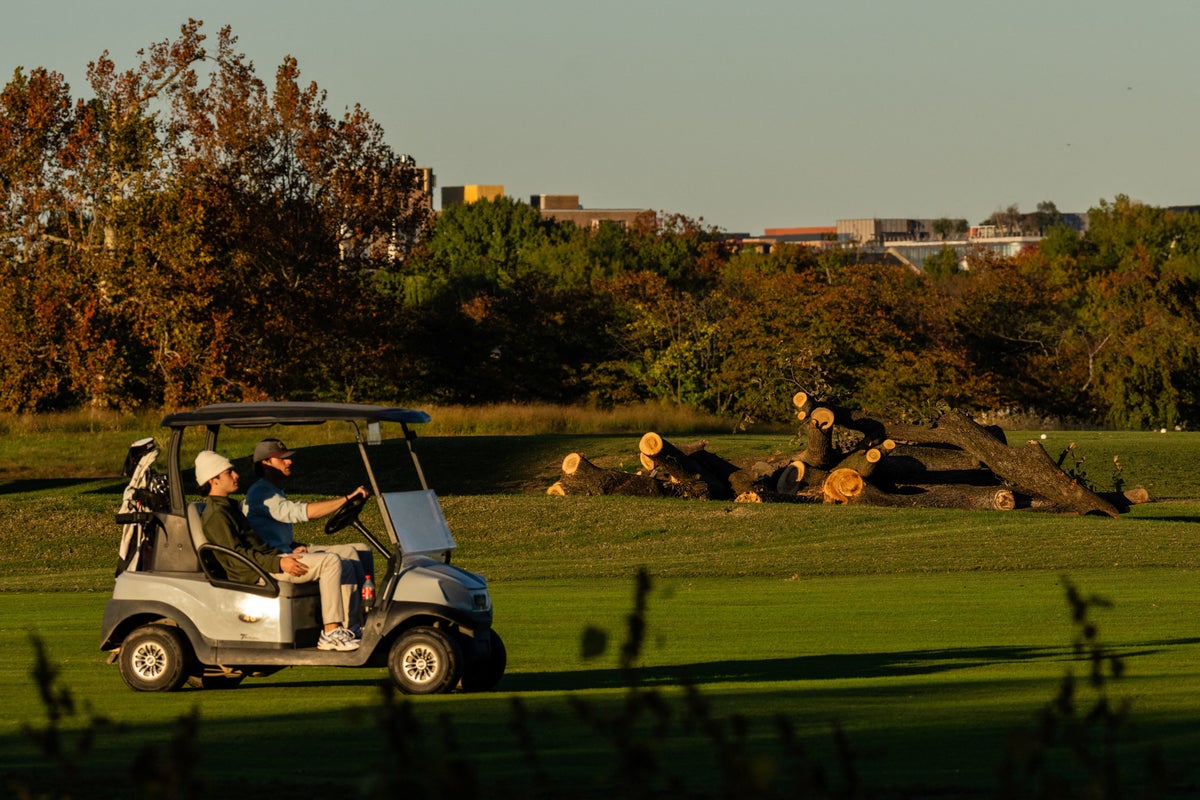 Justice Department confirms Trump's plan for golf course with closure next month
