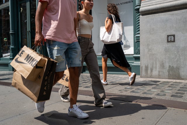 US economy grew at brisk 3.4% pace in third quarter on strong consumer spending and AI investment