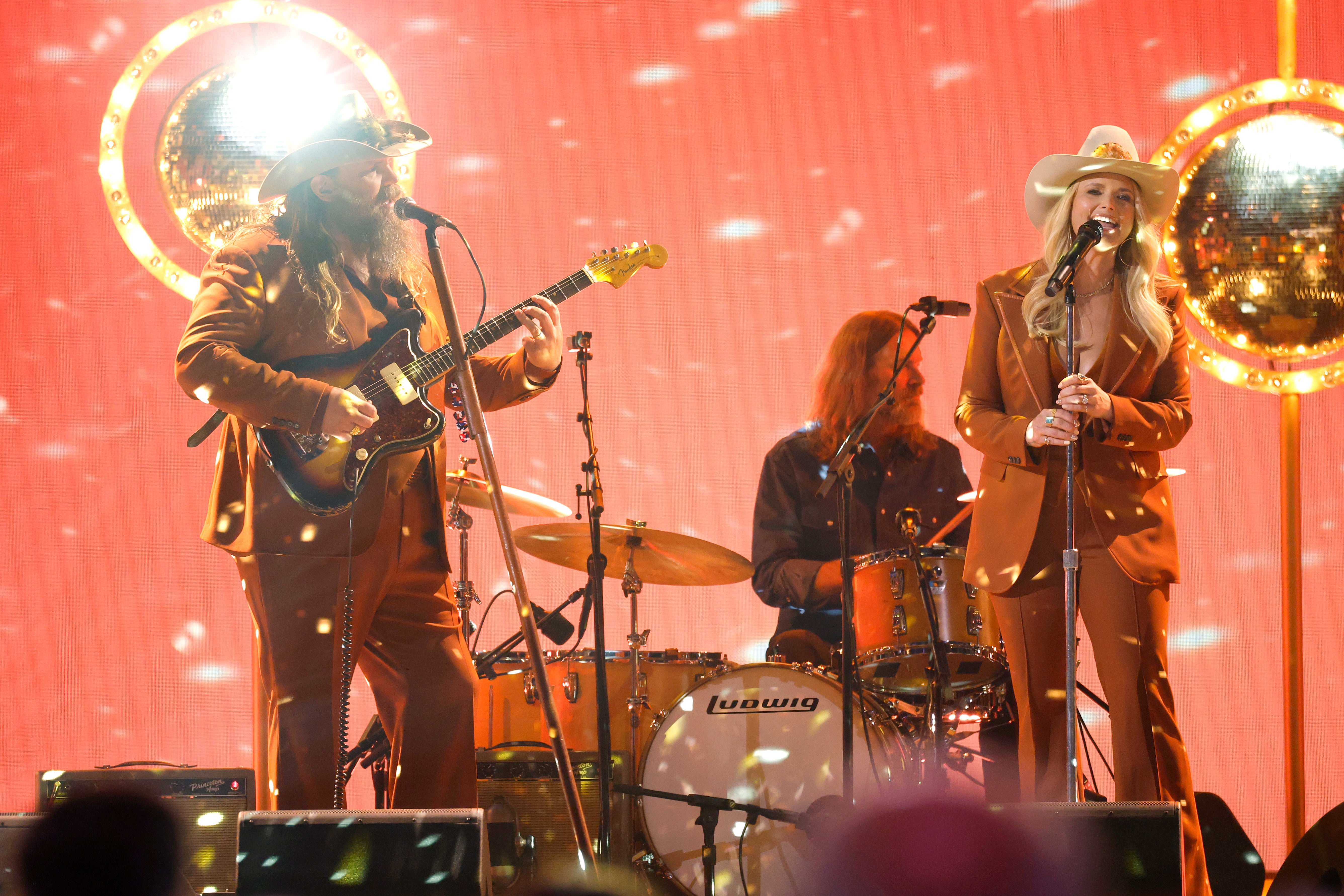 Stapleton and Lambert performing at the CMAs last year