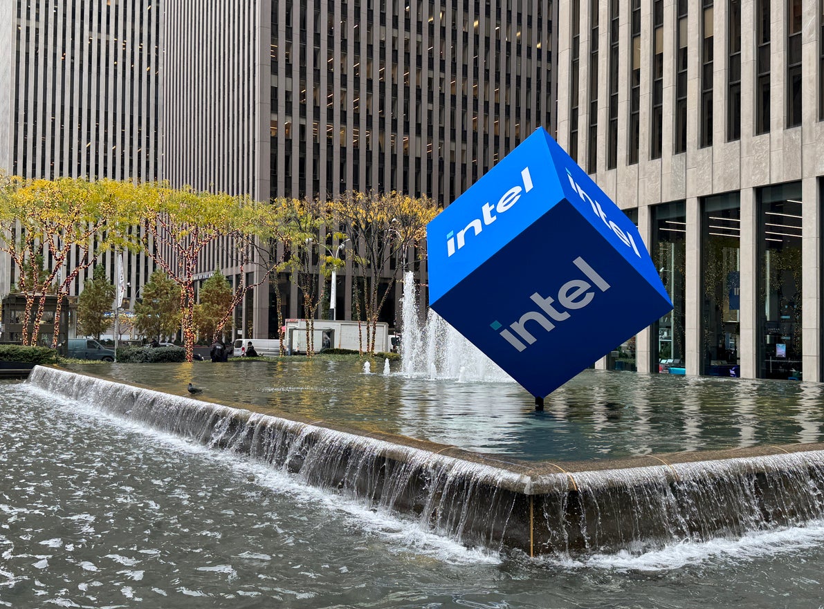 Intel stock drops 25% after 0bn wiped off value of Google’s owner Alphabet