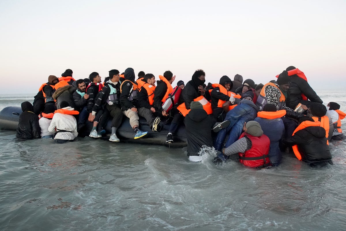 Nearly 1,000 migrants cross Channel in two days after three-week pause - The Independent