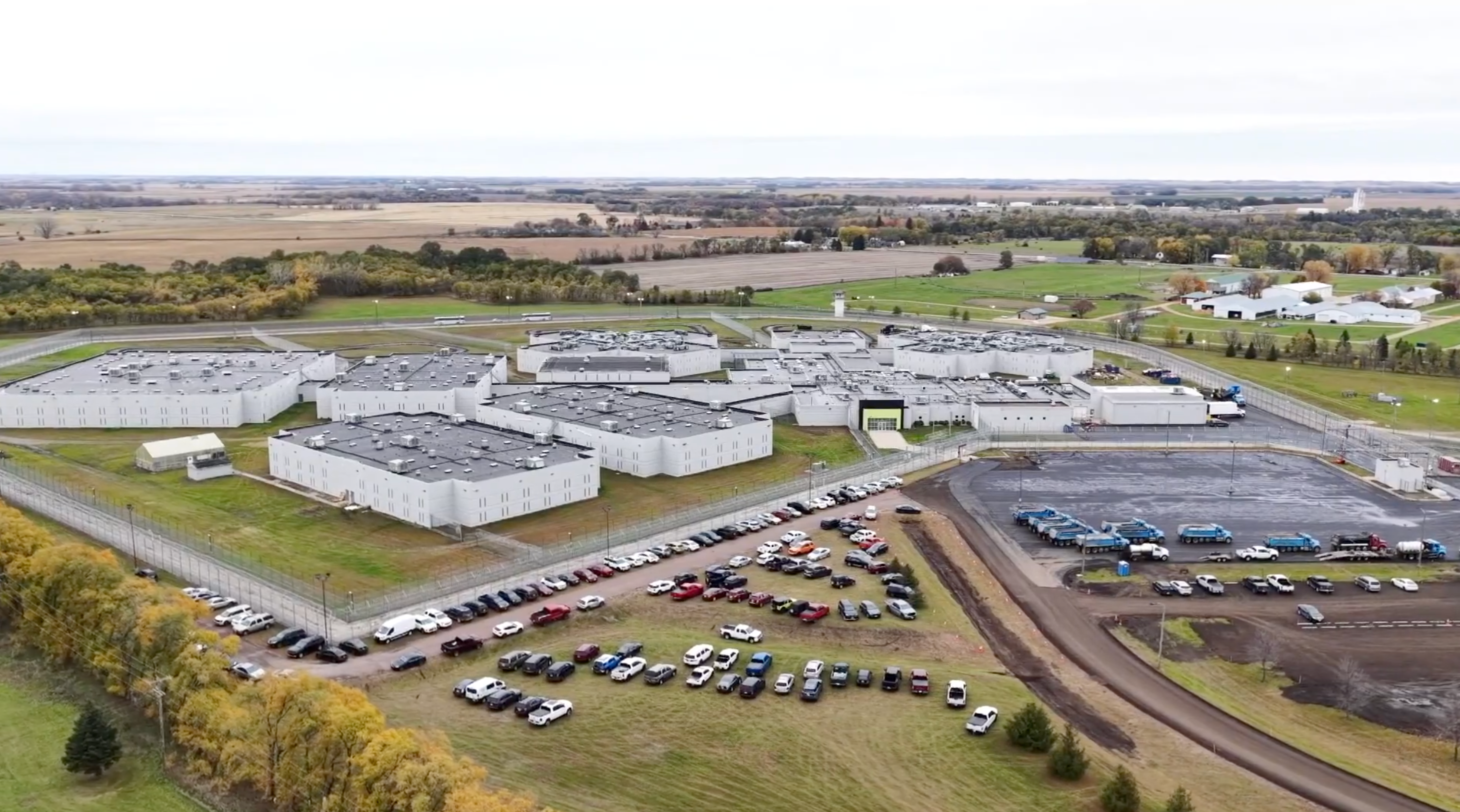 ICE paid $495.6 million to acquired Prairie Correctional Facility in rural Appleton, Minnesota, despite it being offered for sale last year for just $75 million, according to a report