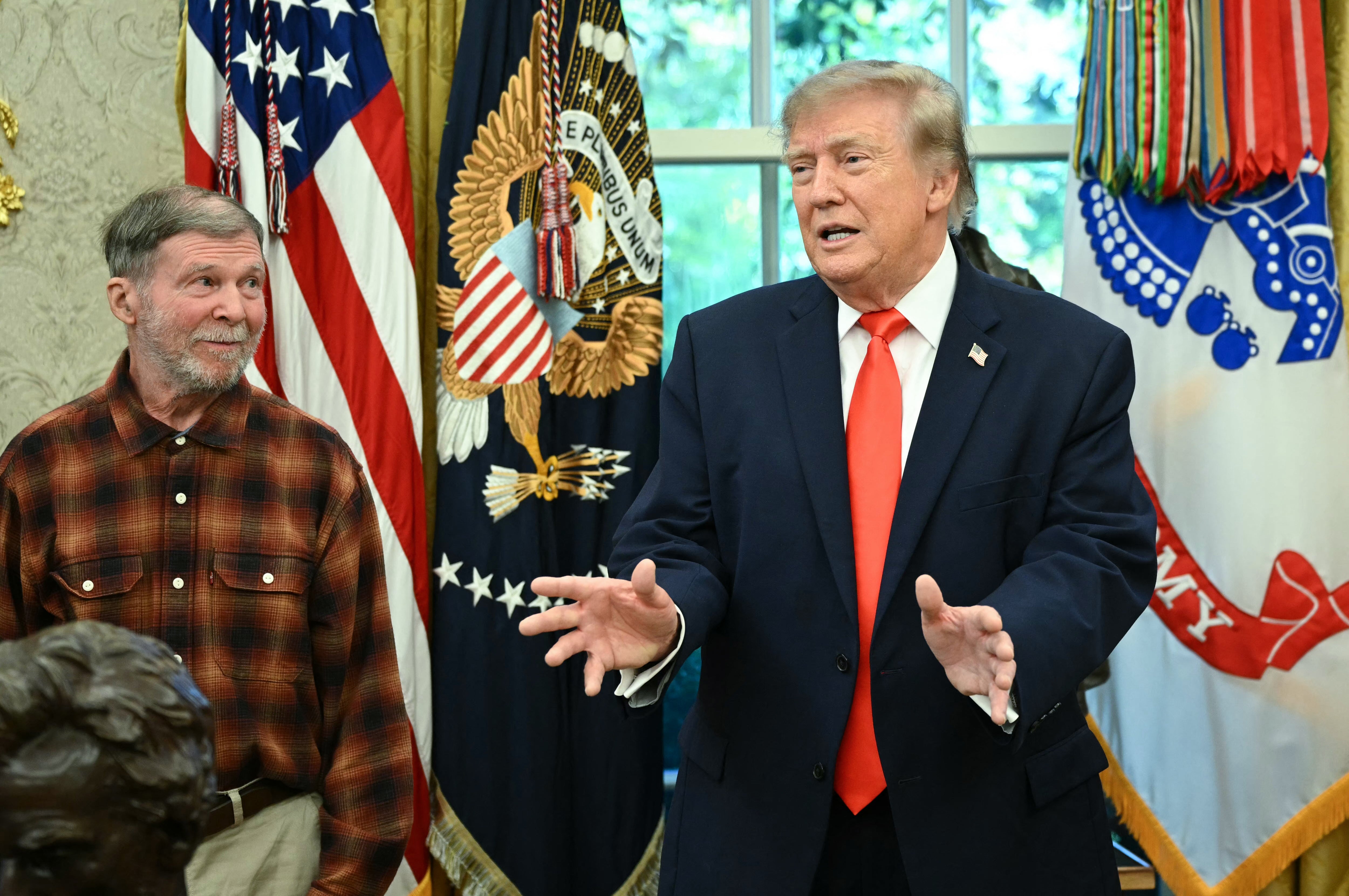 Trump and teacher freed from Russia hold bizarre White House press conference with just one reporter - The Independent
