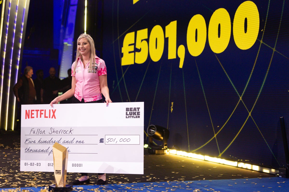 Fallon Sherrock beats Luke Littler to win £501,000 in Netflix show - The Independent