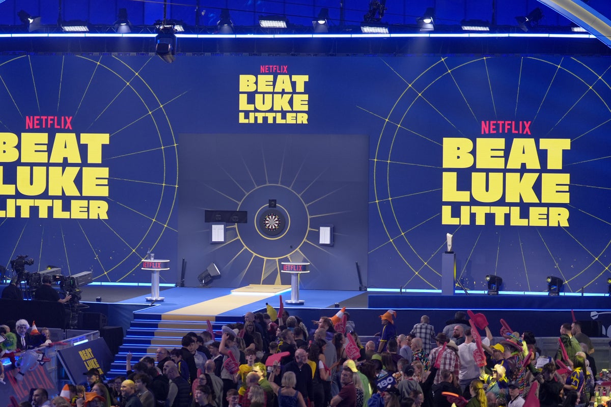 Fallon Sherrock defeats Luke Littler to land £501,000 prize in one-leg event