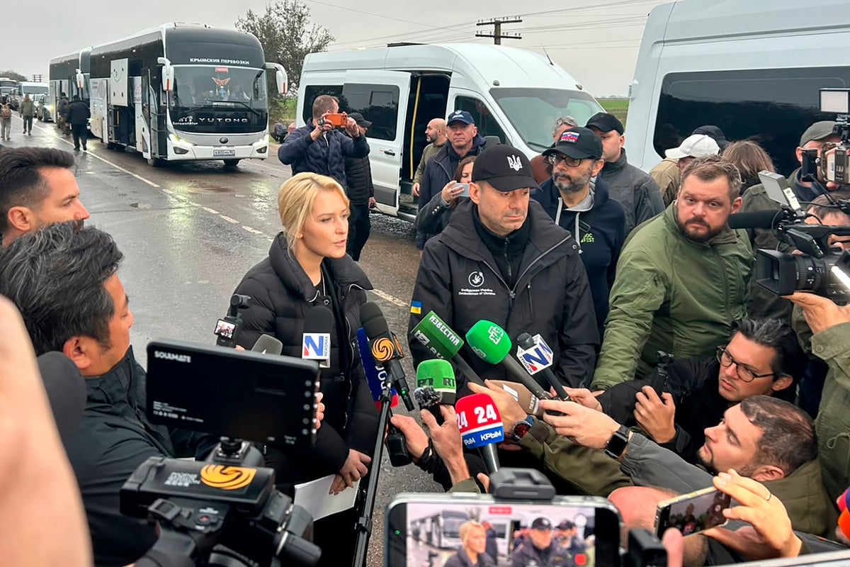 Civilians from war-ravaged Oleshky arrive in Belarus on their way to Ukrainian territory