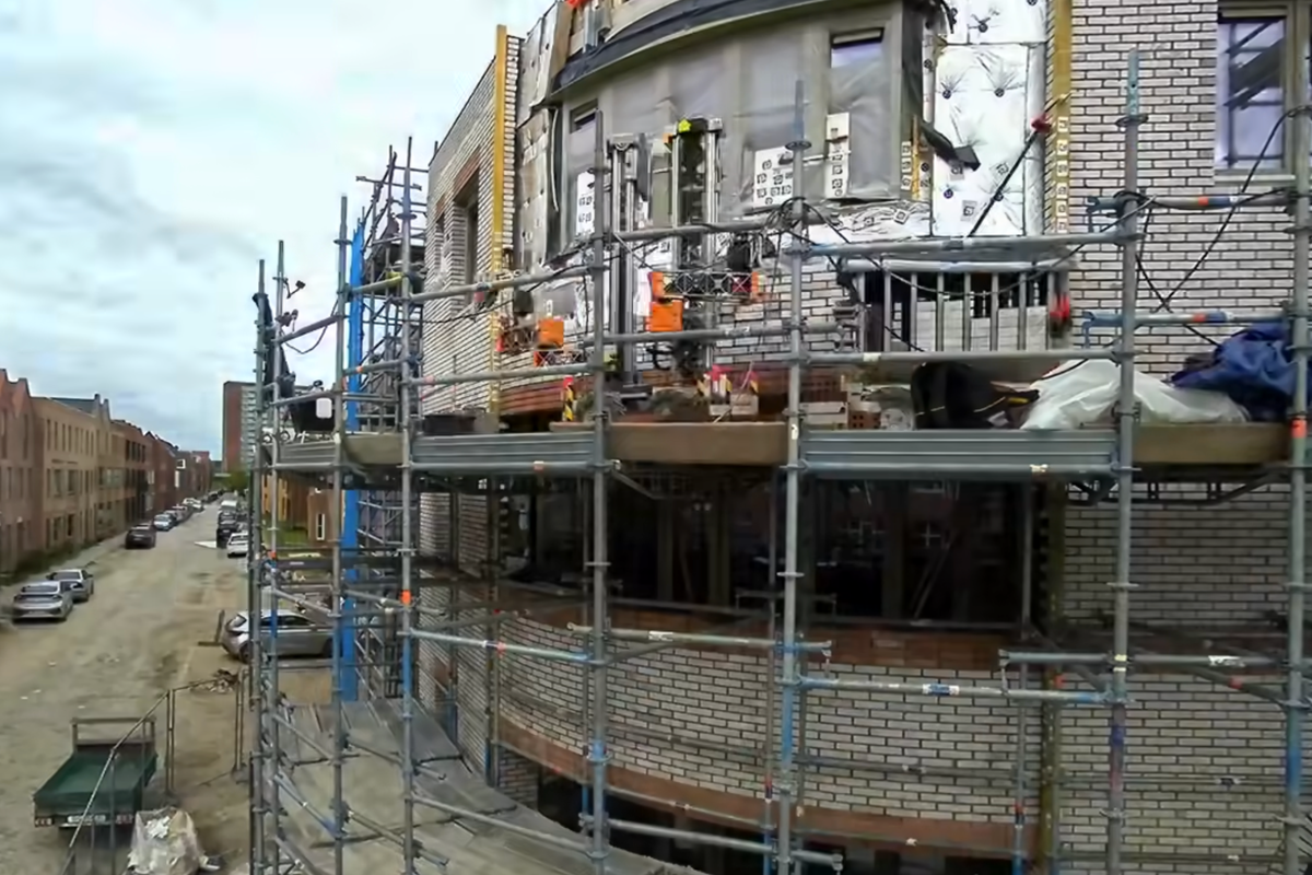 Bricklaying robots build entire apartment in Netherlands