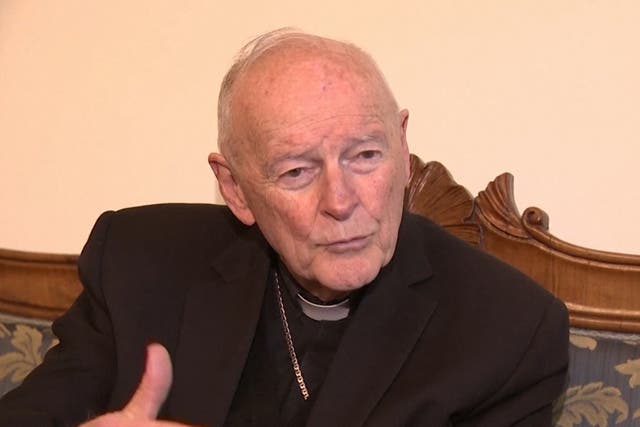 <p>Theodore McCarrick expulsado del sacerdocio católico por acusaciones de que abusó de un adolescente y solicitó sexo durante la confesión</p>