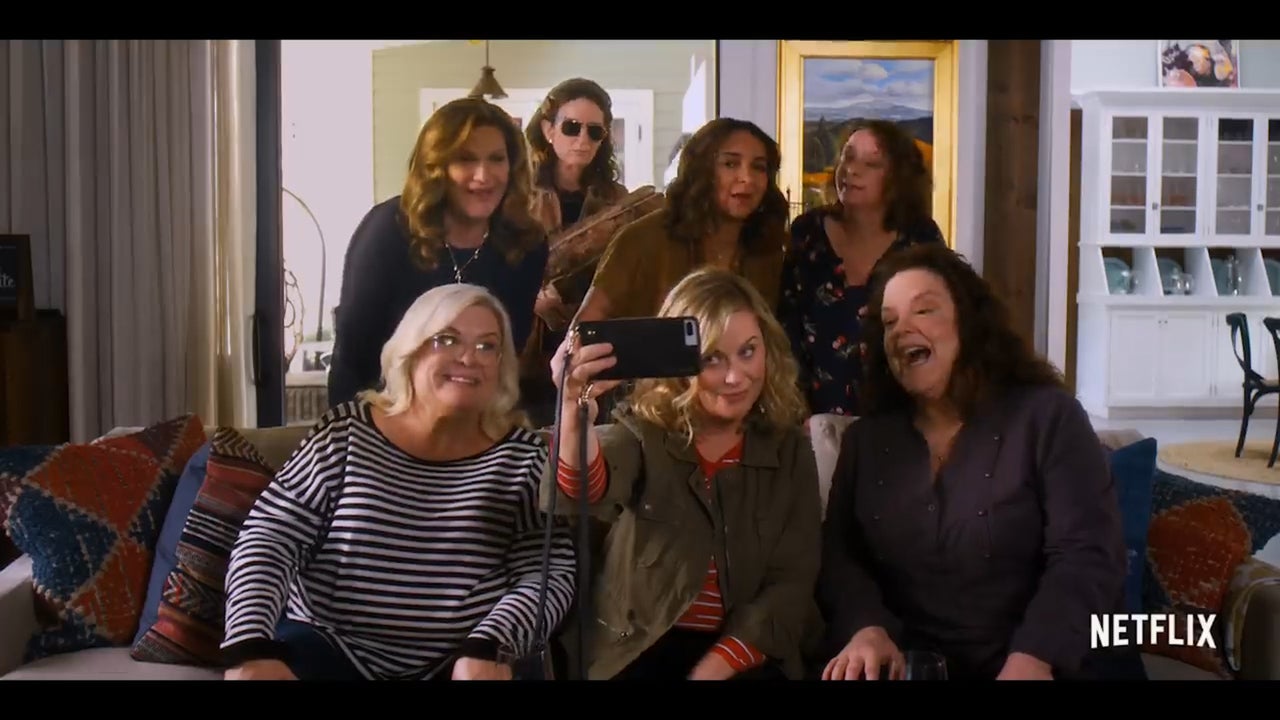 Wine Country Review: Amy Poehler and Friends Big-Screen Punch-Drunk Sitcom