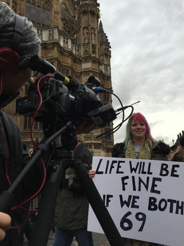 Journalists Rejoice The Facesitting