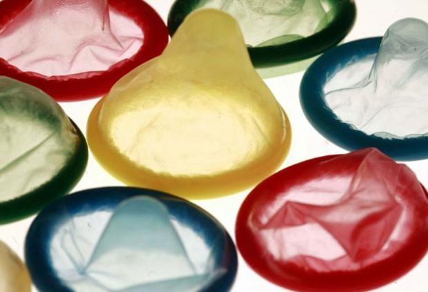 A Condom That Changes Colour When It Comes Into Contact With STIs