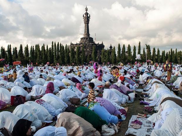 Ramadan 2015: As holy month approaches, debate emerges over how long Muslims in northern Europe 