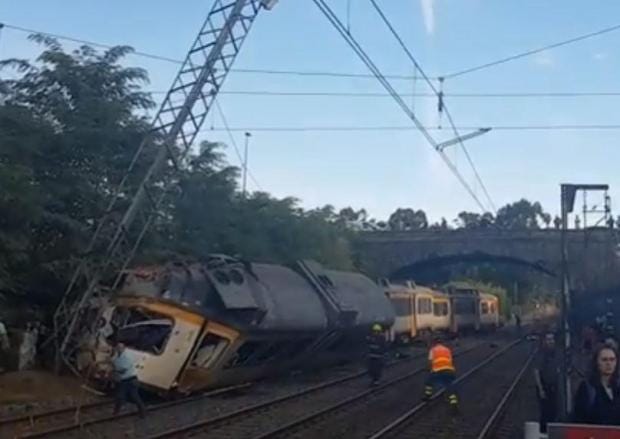 derailed-train-spain.jpg