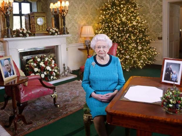 queen-elizabeth-christmas.jpg