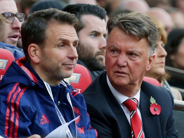 Albert Stuivenberg dan Louis Van Gaal (sumber: independent.co.uk)