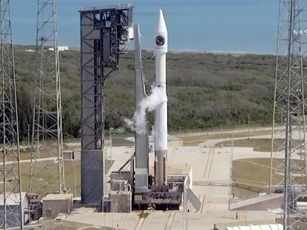 https://static.independent.co.uk/s3fs-public/styles/article_small/public/thumbnails/image/2017/04/18/18/john-glenn-launch.jpg