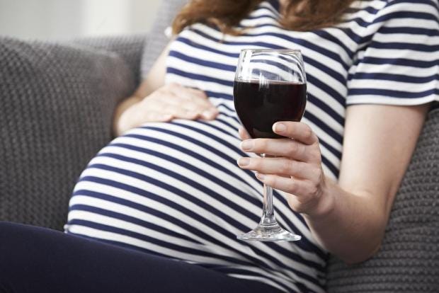 pregnant-woman-drinking-alcohol.jpg