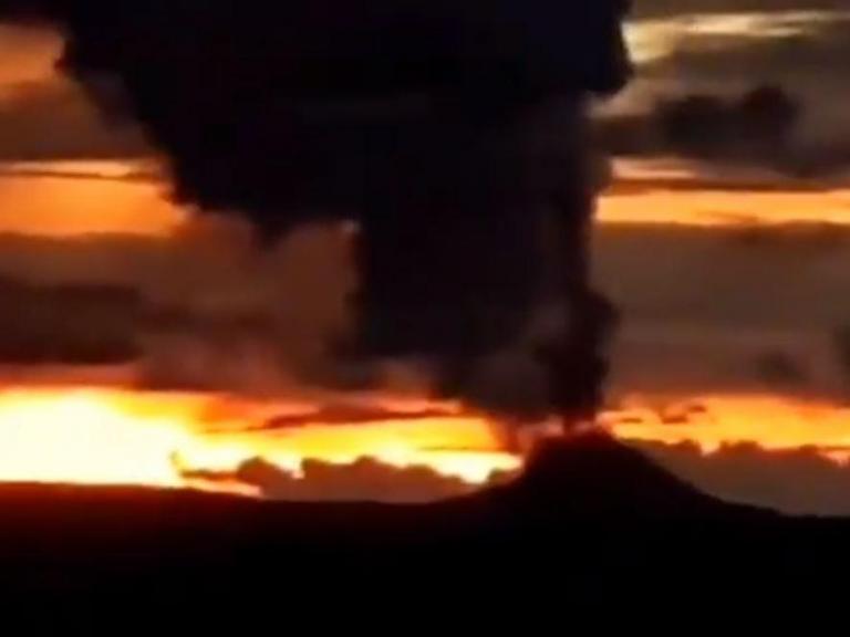 krakatoa-eruption-tsunami.jpg
