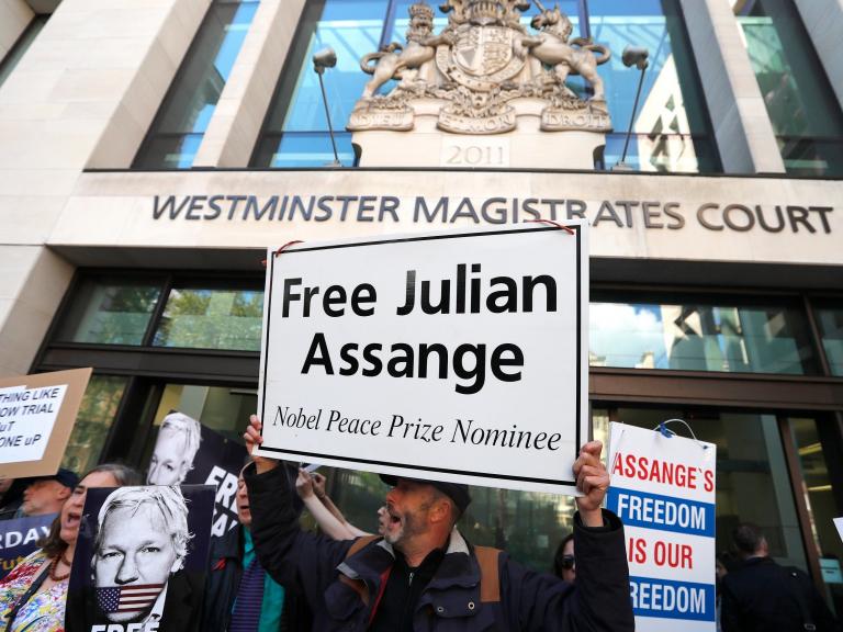 assange-extradition-court.jpg