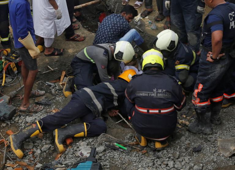 mumbai-floods-wall.jpg