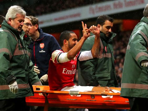 Theo-Walcott-stretcher.jpg Theo-Walcott-stretcher.jpg