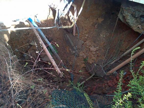 sinkhole-2.jpg sinkhole-2.jpg