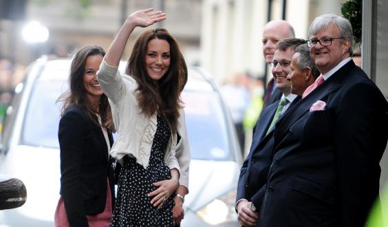 2000-kate-middleton-outside-hotel-alamy_0.jpg 2000-kate-middleton-outside-hotel-alamy_0.jpg