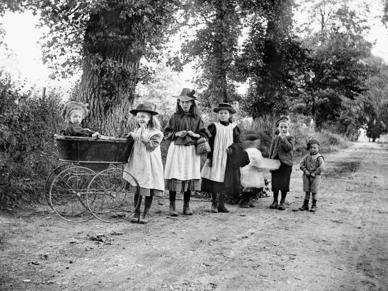 Photos show dreary reality of England in the Victorian and Edwardian ...