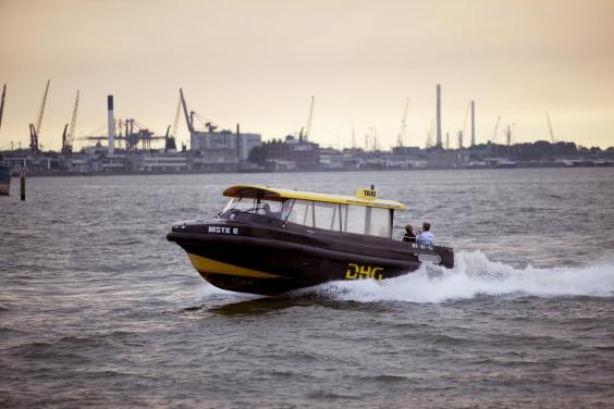 2010-watertaxi-213-mh.jpg 2010-watertaxi-213-mh.jpg