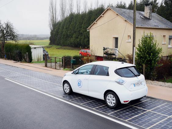 https://static.independent.co.uk/s3fs-public/styles/story_medium/public/thumbnails/image/2016/12/22/18/france-solar-roads-2.jpg