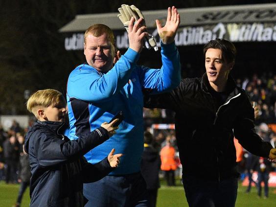Sutton United pie-eater Wayne Shaw resigns in tears Sutton United pie-eater Wayne Shaw resigns in tears