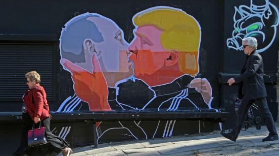 trump-putin-kiss.jpg