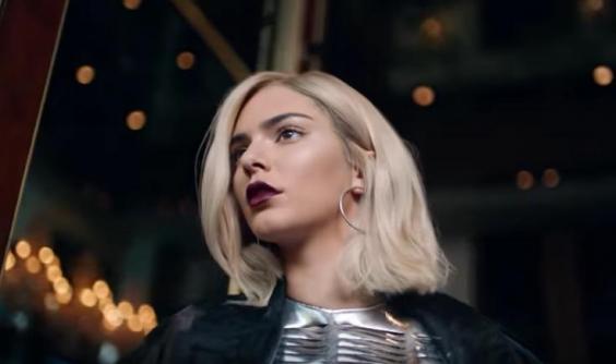 Kendall Jenner remains silent as Pepsi pulls controversial ad Kendall Jenner remains silent as Pepsi pulls controversial ad