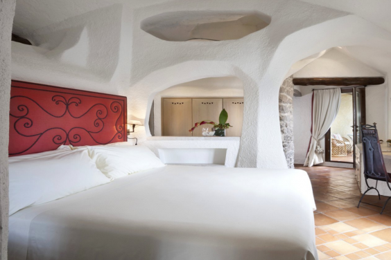cala-di-volpe-bedroom.png