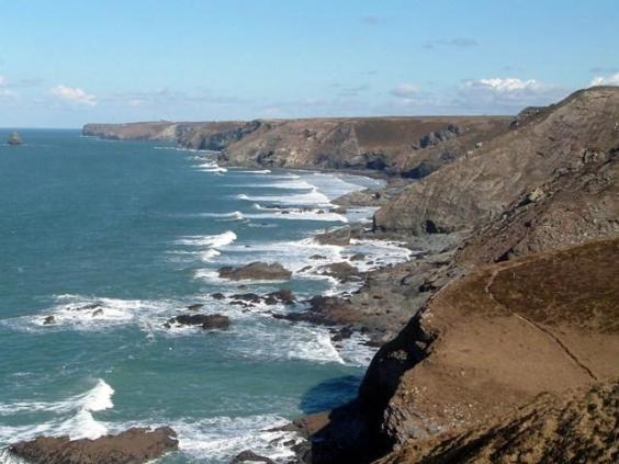 tregardock-waves-geograph.org-.uk-275248-phil-joliff.jpg