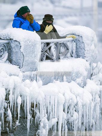 niagara-frozen-2.jpg