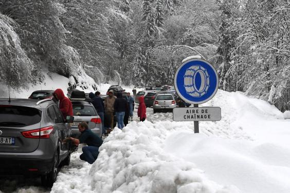 heavy-snow-in-french-alps-means-thousands-of-british-holidaymakers