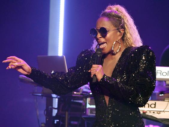 mary-j-blige-performing-2-0.jpg