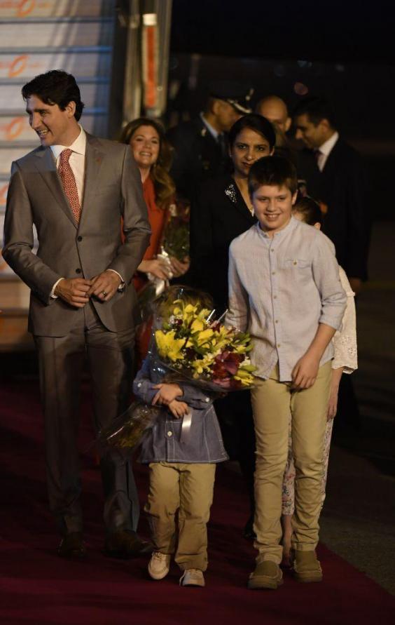 Hadrien saat mendapatkan bouquet