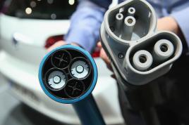 electric-car-gettyimages-515552598.jpg