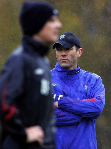 Le Guen keeps an eye on Barry Ferguson during one of his last training sessions as manager