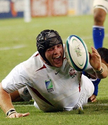 Vickery scores the winning try against Samoa during England's victorious 2003 World Cup