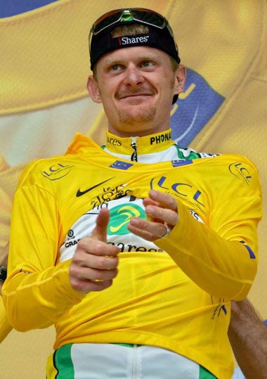 Overall leader Landis tries the yellow jersey for size