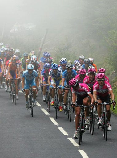 The pack heads into the Pyrenees for stage 10