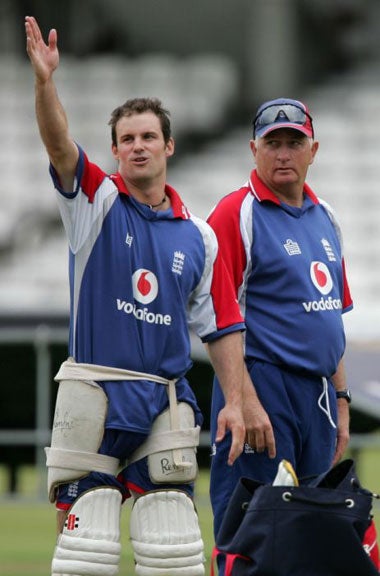 Captain Strauss and coach Duncan Fletcher perpare for Pakistan ahead of the Ashes