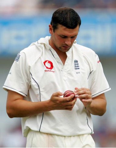 Harmison bowled through the pain at The Oval yesterday
